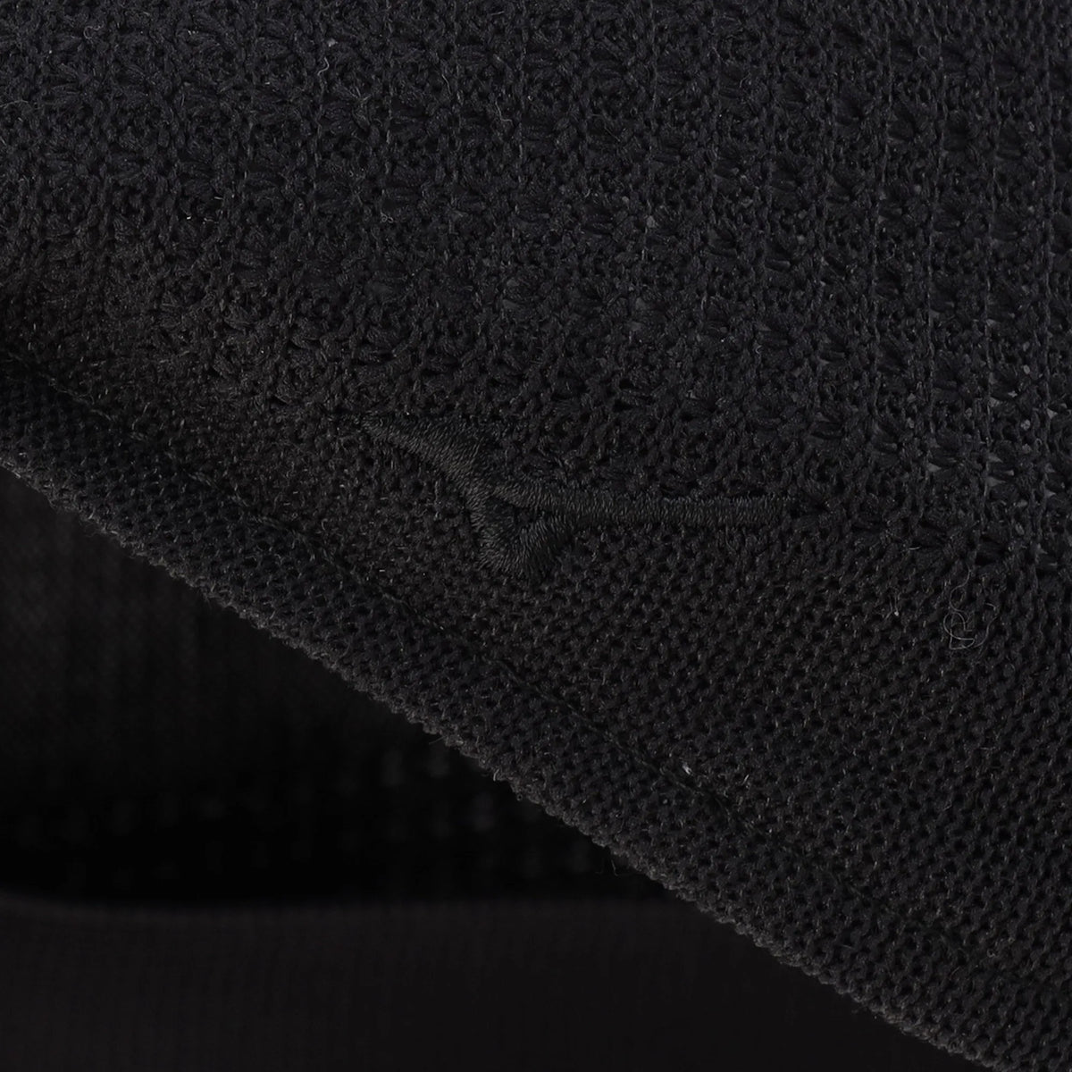 Black (09)